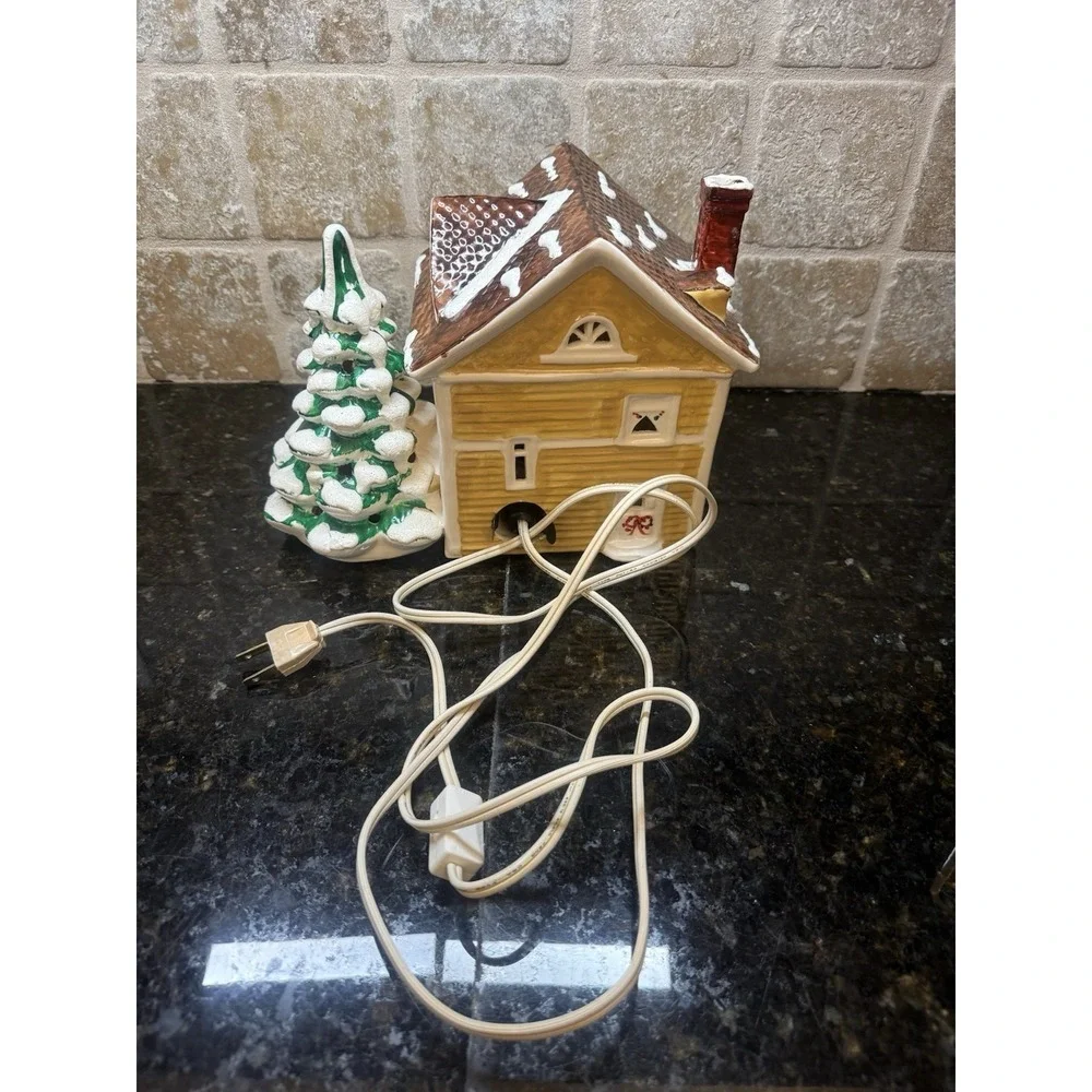 VTG Department‎ 56 Glazed Ceramic 1980's Snow Village Ridgewood House Tree Light